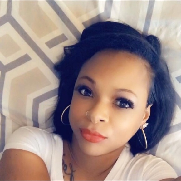 Meet your Posher, Angela - Picture 3 of 3